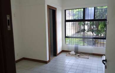 Imagem: O depósito possui 5 Vagas na garagem, 32m² de Área e está