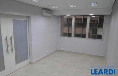 Imagem: O depósito possui 2 Vagas na garagem, 114m² de Área, Imóvel