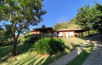 Imagem: A casa em condomínio à venda possui 3 Dormitórios, 3 Banheiros