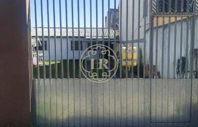 Imagem: A casa possui 2 Dormitórios, 1 Banheiro, 3 Vagas na garagem