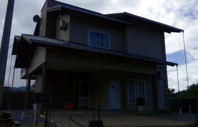 Imagem: A casa possui 3 Dormitórios, 1 Banheiro e 5746m² de Área