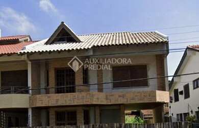 Imagem: A casa possui 3 Dormitórios, 1 Banheiro, 204m² de Área, Churrasqueira