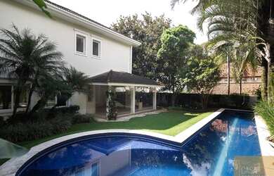 Imagem: A casa em condomínio possui 4 Dormitórios, 5 Banheiros, 65m²