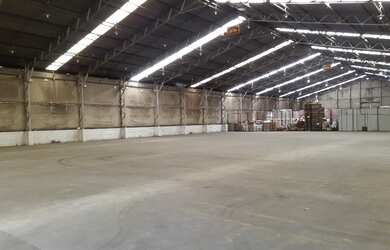 Imagem: O depósito possui 1 Vaga na garagem, 2.000m² de Área e está