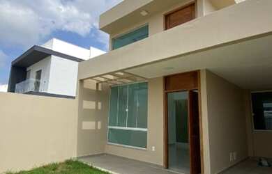 Imagem: A casa possui 2 Dormitórios, 2 Banheiros, 2 Vagas na garagem