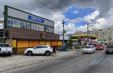 Imagem: O depósito possui 5 Vagas na garagem, 200m² de Área e está