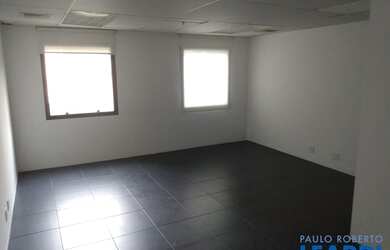 Imagem: O depósito possui 1 Vaga na garagem e 31m² de Área e está