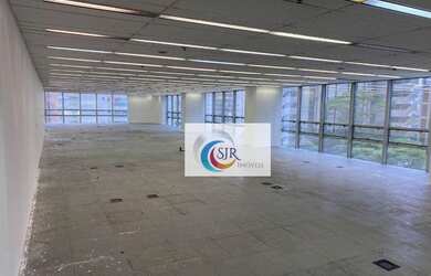 Imagem: O depósito possui 5 Vagas na garagem, 1.067m² de Área e