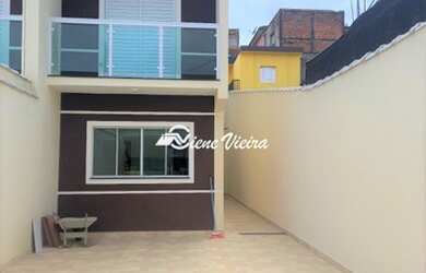 Imagem: A casa possui 3 Dormitórios, 2 Banheiros, 4 Vagas na garagem