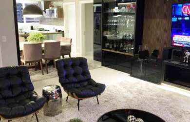 Imagem: O apartamento possui 3 Dormitórios, 1 Banheiro, 4 Vagas na