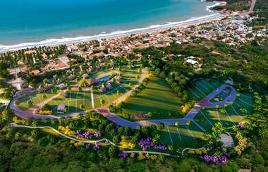 Imagem: O terreno possui 244m² de Área e está localizado em Cotovelo