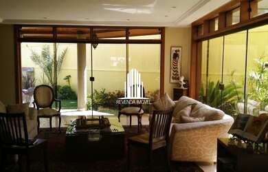 Imagem: A casa possui 5 Dormitórios, 5 Banheiros, 3 Vagas na garagem