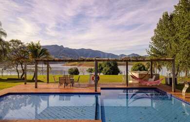 Imagem 5: Pé na água na represa de Piracaia, com ótima topografia, bairro de...