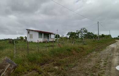 Imagem: O terreno possui 136m² de Área e está localizado em Tomba