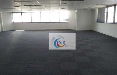 Imagem: O depósito possui 5 Vagas na garagem, 582m² de Área e está