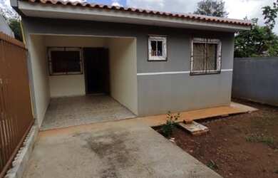 Imagem: A casa possui 2 Dormitórios, 1 Banheiro, 1 Vaga na garagem