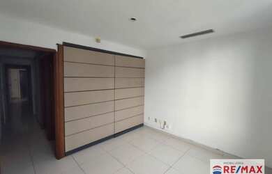 Imagem: O depósito possui 1 Vaga na garagem e 42m² de Área e está