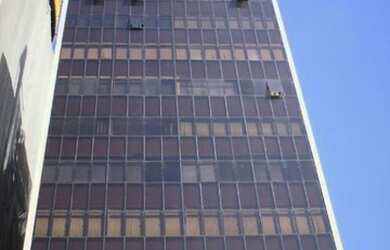 Imagem: O depósito possui 3 Vagas na garagem, 528m² de Área e Imóvel