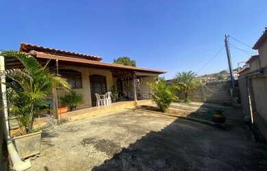 Imagem: A casa possui 3 Dormitórios, 1 Banheiro, 126m² de Área e