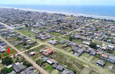 Imagem: O terreno possui 300m² de Área e está localizado em Balneário