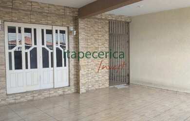 Imagem: A casa possui 3 Dormitórios, 2 Banheiros, 2 Vagas na garagem