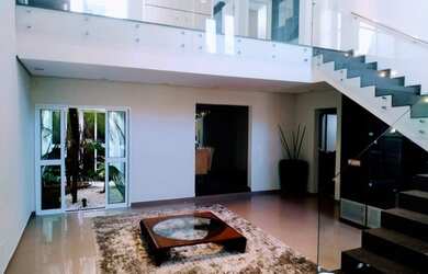 Imagem: A casa em condomínio possui 4 Dormitórios, 3 Banheiros, 3