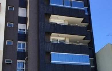 Imagem: O apartamento possui 3 Dormitórios, 1 Banheiro, 4 Vagas na