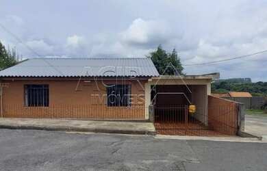 Imagem: A casa possui 2 Dormitórios, 1 Banheiro, 1 Vaga na garagem