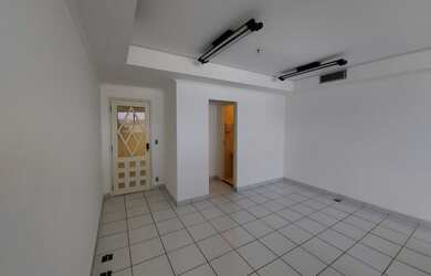 Imagem: O depósito possui 1 Vaga na garagem, 43m² de Área e está