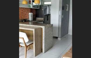 Imagem: O apartamento possui 2 Dormitórios, 1 Banheiro, 1 Vaga na garagem