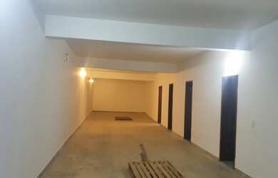 Imagem: O depósito possui 3 Vagas na garagem, 124m² de Área e está