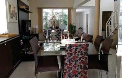 Imagem: A casa em condomínio possui 4 Dormitórios, 4 Banheiros, 4