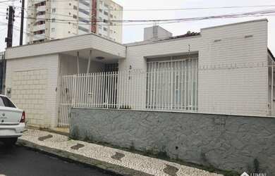 Imagem: A casa possui 4 Dormitórios, 2 Banheiros, 120m² de Área e