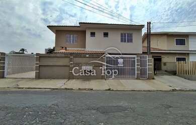 Imagem: A casa possui 4 Dormitórios, 1 Banheiro, 3 Vagas na garagem