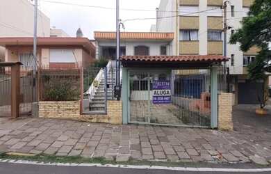 Imagem: A casa possui 5 Dormitórios, 2 Banheiros, 1 Vaga na garagem