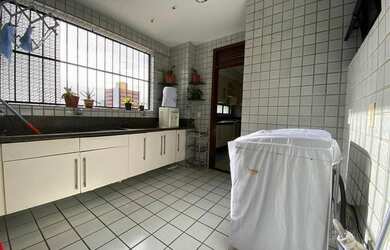 Imagem 7: Apartamento para venda tem 198 metros quadrados com 4 quartos em Tirol...