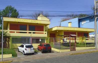 Imagem: A casa possui 3 Dormitórios, 4 Banheiros, 1 Vaga na garagem