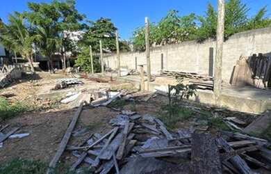 Imagem: O terreno está localizado em Praia Campista, Macaé à venda