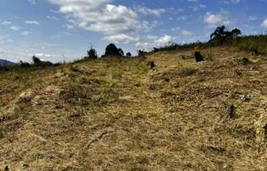 Imagem: O terreno possui 999m² de Área e está localizado em Centro