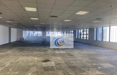 Imagem: O depósito possui 5 Vagas na garagem, 672m² de Área e está