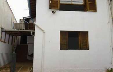 Imagem: A casa possui 3 Dormitórios, 2 Banheiros, 1 Vaga na garagem