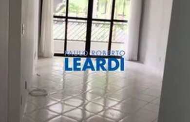 Imagem: O apartamento possui 2 Dormitórios, 1 Banheiro, 2 Vagas na