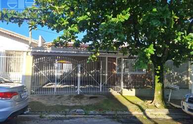 Imagem: A casa possui 3 Dormitórios, 1 Banheiro, 4 Vagas na garagem