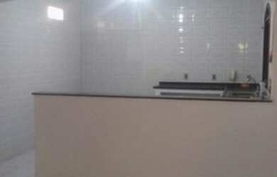 Imagem: A casa possui 2 Dormitórios, 1 Banheiro, 1 Vaga na garagem