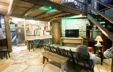 Imagem: A casa possui 1 Dormitório, 2 Banheiros, 1 Vaga na garagem