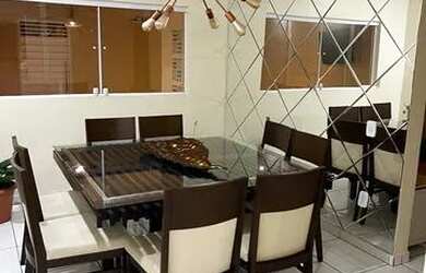 Imagem: A casa possui 4 Dormitórios, 4 Banheiros, 3 Vagas na garagem