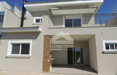 Imagem: A casa possui 3 Dormitórios, 4 Banheiros, 4 Vagas na garagem