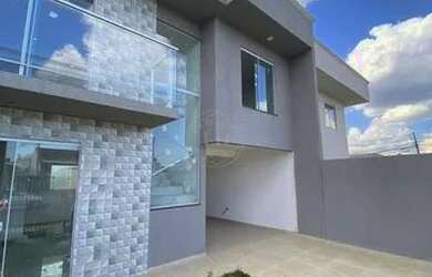 Imagem: A casa possui 3 Dormitórios, 1 Banheiro, 2 Vagas na garagem