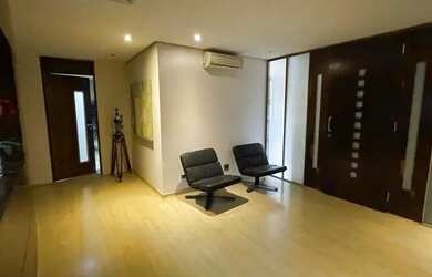 Imagem: O depósito possui 3 Vagas na garagem, 200m² de Área e está