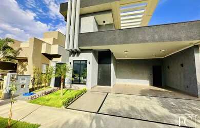 Imagem 2: Com uma fachada de tirar o fôlego, essa linda casa no Village Damha Rio...